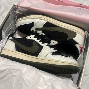 Jordan 1 low x Travis Scott Cactus Jack Olive 🫒
